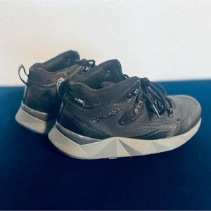 Columbia Sportswear Women's sz 6.5 Facet 60 OutDry Shoe, hiking, snow, trail